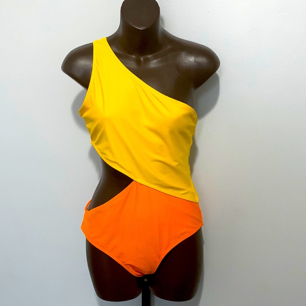 Cut-out bathing suit